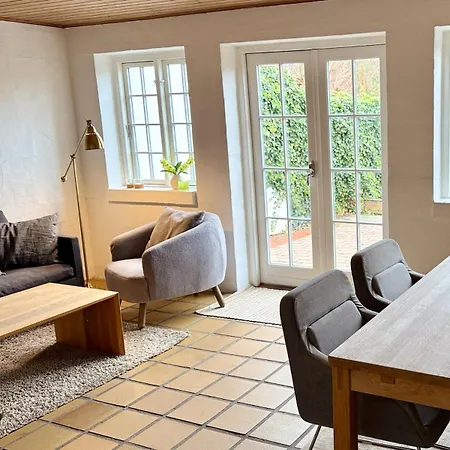 88 M2 Townhouse, Free Parking In The Heart Of